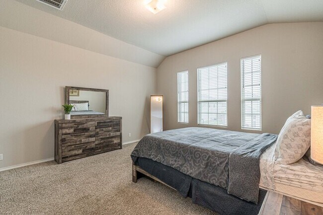 Building Photo - 9427 Somers Bend