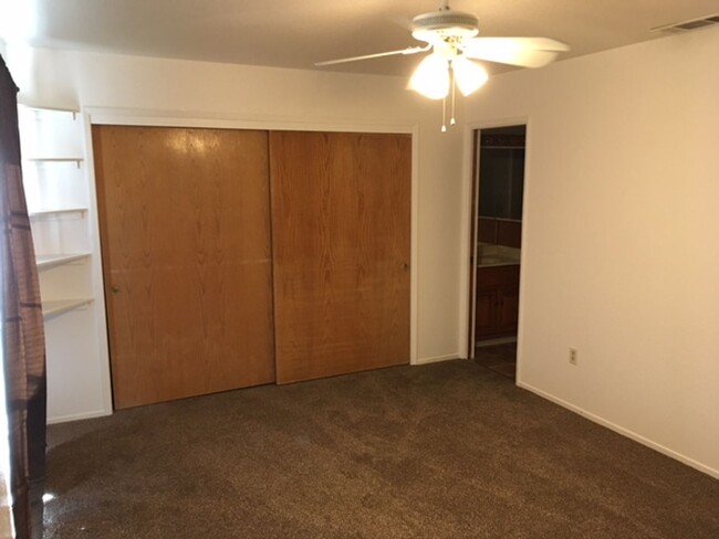 Building Photo - 1550 sq. ft. Unit has 3 bedrooms and 2 ful...