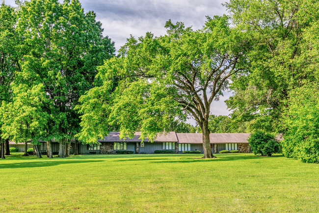 Building Photo - Hickory Village