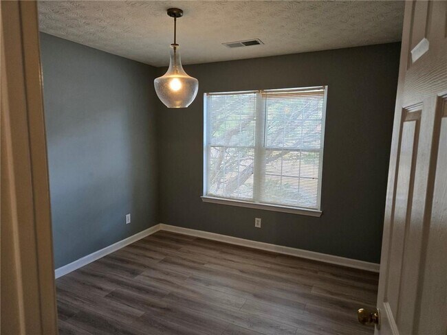 Building Photo - 3243 Oak Vista Way SW