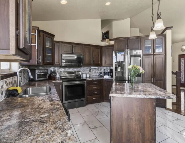 Building Photo - 1108 N Mossy Oak Ave