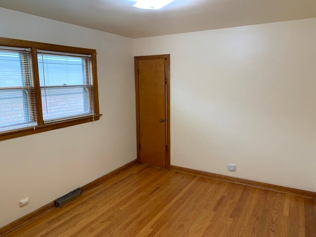 Building Photo - 3826 Clarence Ave