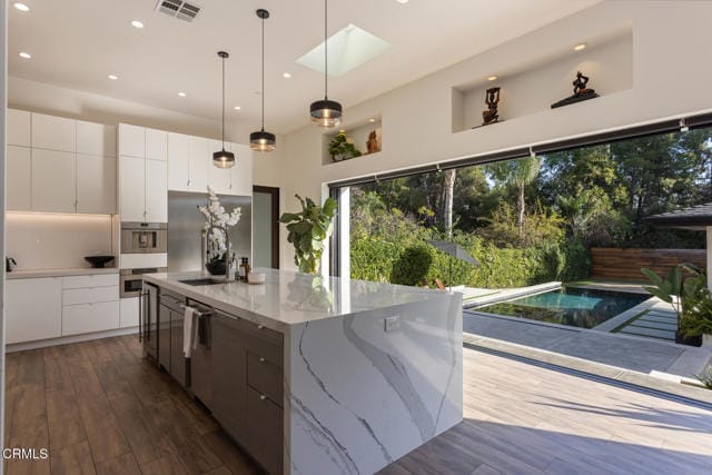 Building Photo - 620 Houseman St