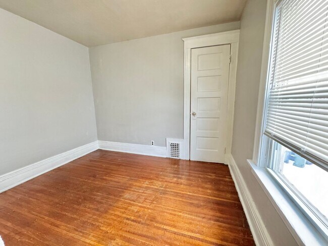 Building Photo - 278-280 Cedarwood Terrace