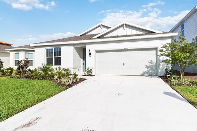 Building Photo - Beautiful 4/2 Energy Efficient Home in St....