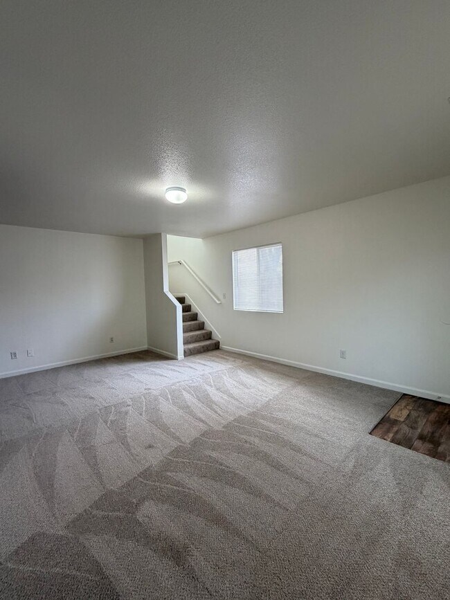 Building Photo - 360 Linden St