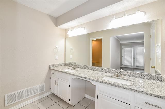 Building Photo - 5401 Edgewater Cir