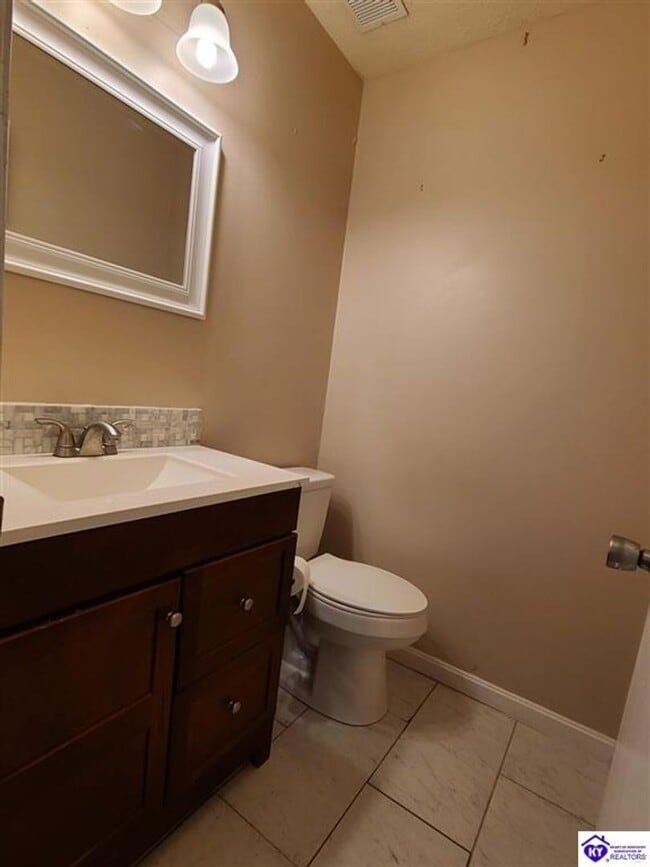 Building Photo - 1506 W Elm Rd