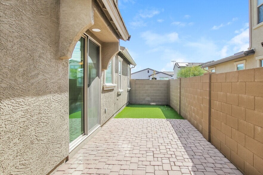 Building Photo - 5743 W Warner St