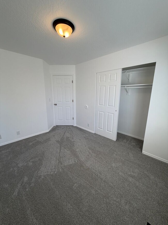 Building Photo - Gorgeous South Jordan Home!!!