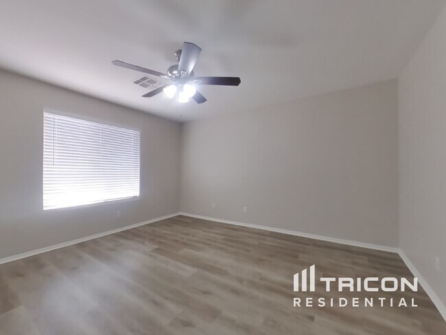 Building Photo - 13261 W Paradise Ln