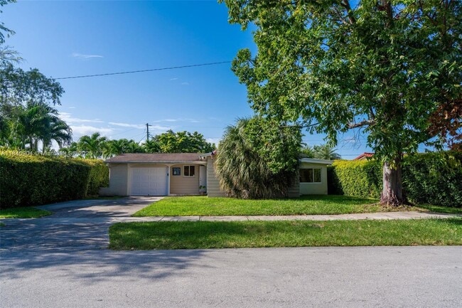 Primary Photo - 8475 SW 43rd St