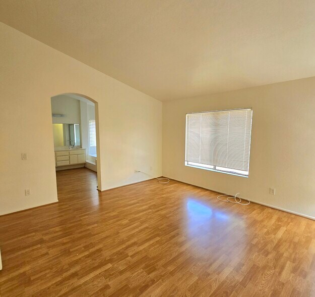 Building Photo - 13105 Brentwood Ln
