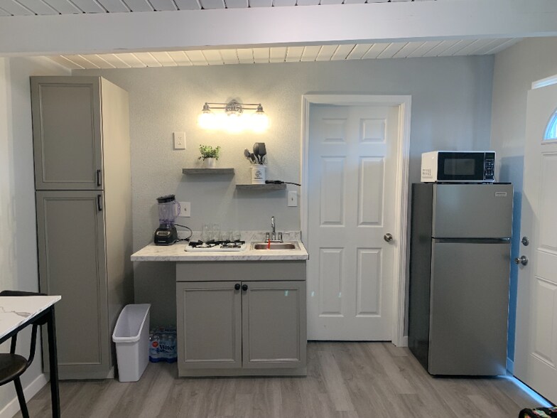 Building Photo - 1002 Mt Vernon Dr