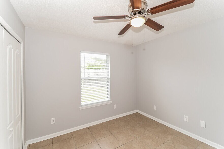 Building Photo - 1566 Hope Valley Dr