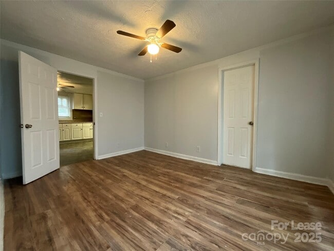 Building Photo - 1305 Ragan Ave