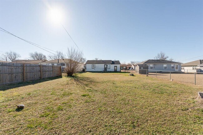 Building Photo - 314 W 36th St