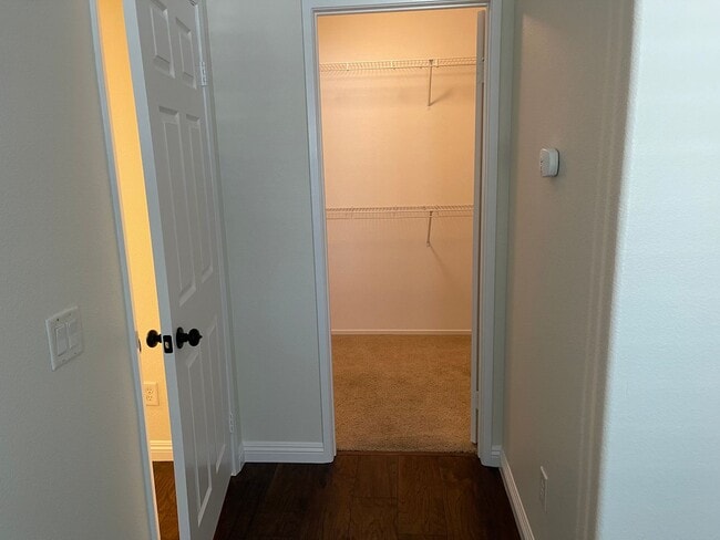 Building Photo - Cozy Town Home For Rent