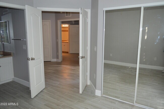 Building Photo - 1701 E Colter St