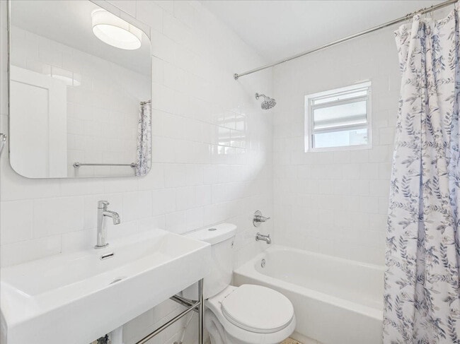 Building Photo - 421 SW 9th St