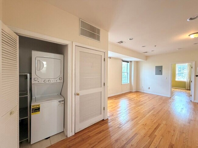 Building Photo - 687 Avenue A