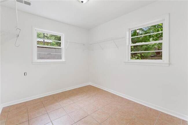 Building Photo - 119 McBee St