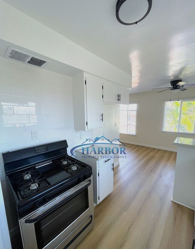 Building Photo - 4367 W 133rd St