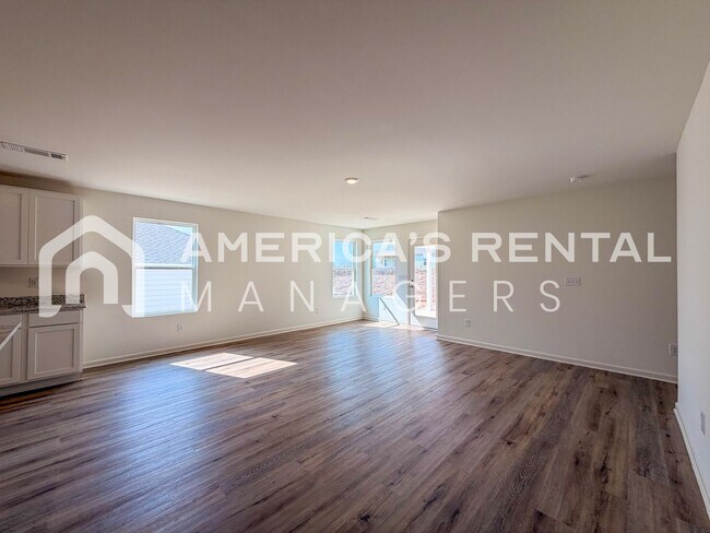 Building Photo - Available NOW! Spacious 5-Bedroom Single Level Home!