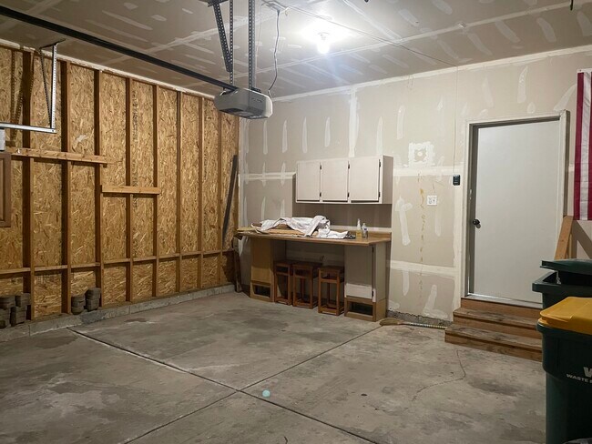 Building Photo - 527 Frieh Dr