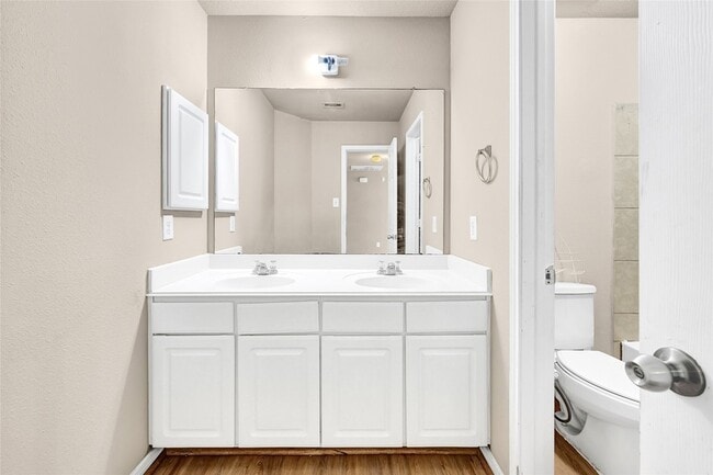 Building Photo - 3007 Apple Dale Dr
