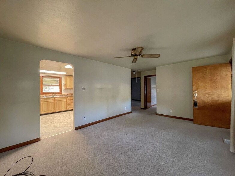 Living Room - 1811 N Bell St