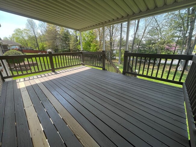 Building Photo - 5BD/4BA Single Family Home
