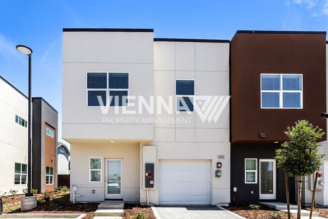 Building Photo - 8076 Quiet Knolls Dr