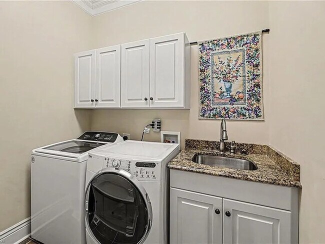 Building Photo - Lease OR Lease to Own