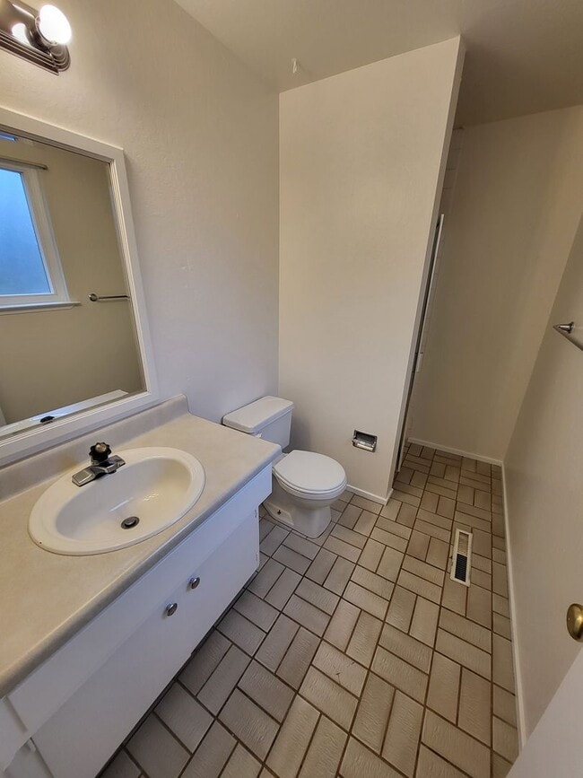 Building Photo - 4993 August Dr