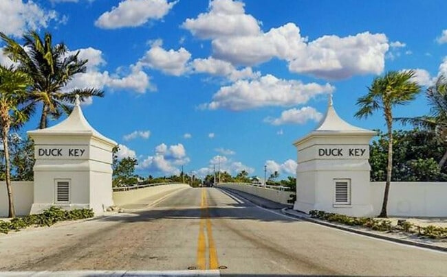 Building Photo - 300 Duck Key Dr