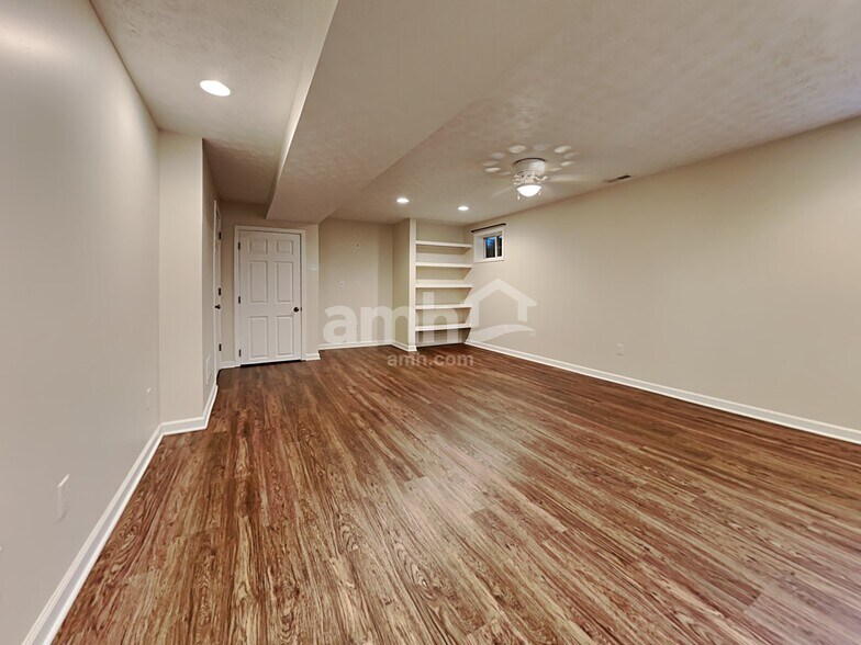 Building Photo - 9235 Sawgrass Dr