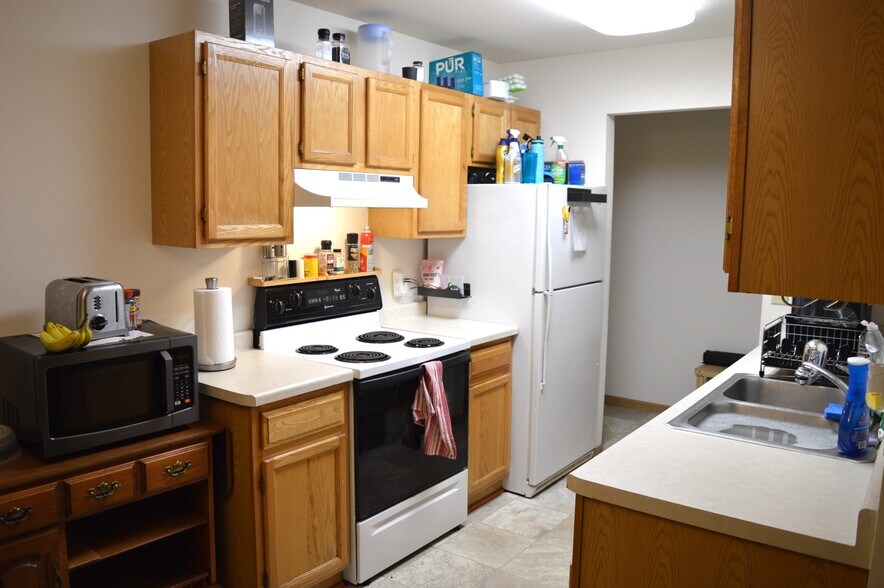 Building Photo - 207 School Rd