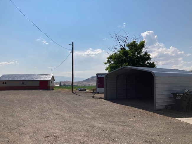 Building Photo - Enjoy Quiet Living in Melba!