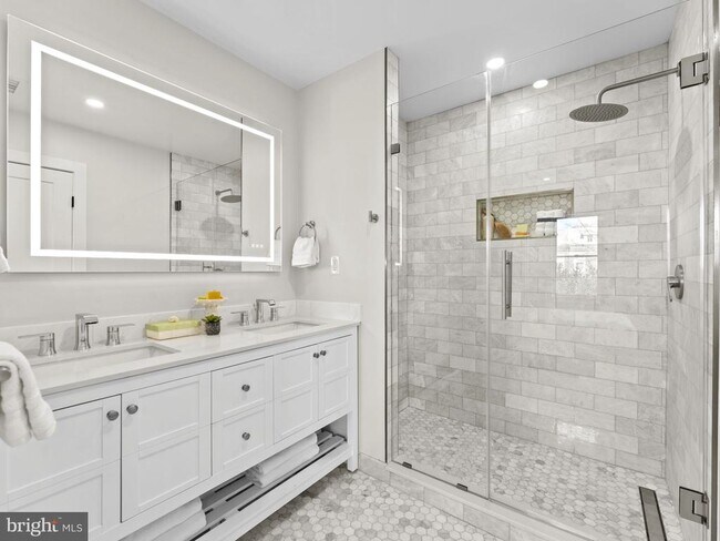 Building Photo - 532 Shepherd St NW