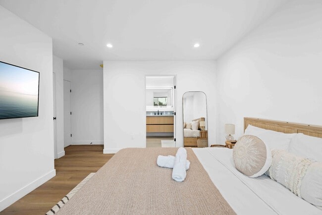 Building Photo - RECENTLY BUILT TOWNHOME | 4 BED 5 BATH | GARAGE