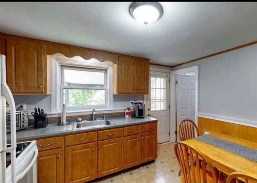 Building Photo - 71 Wilshire St