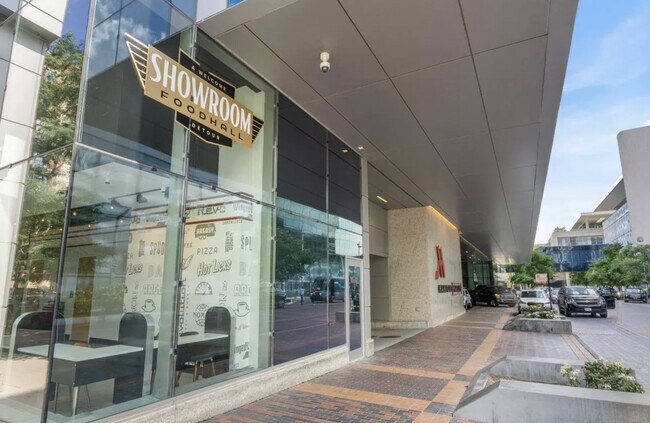 Building Photo - 320 E 21st St