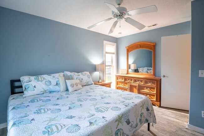 Building Photo - TIME TO SECURE YOUR BOATER'S PARADISE FOR THE FALL OF '25-SPRING OF '26