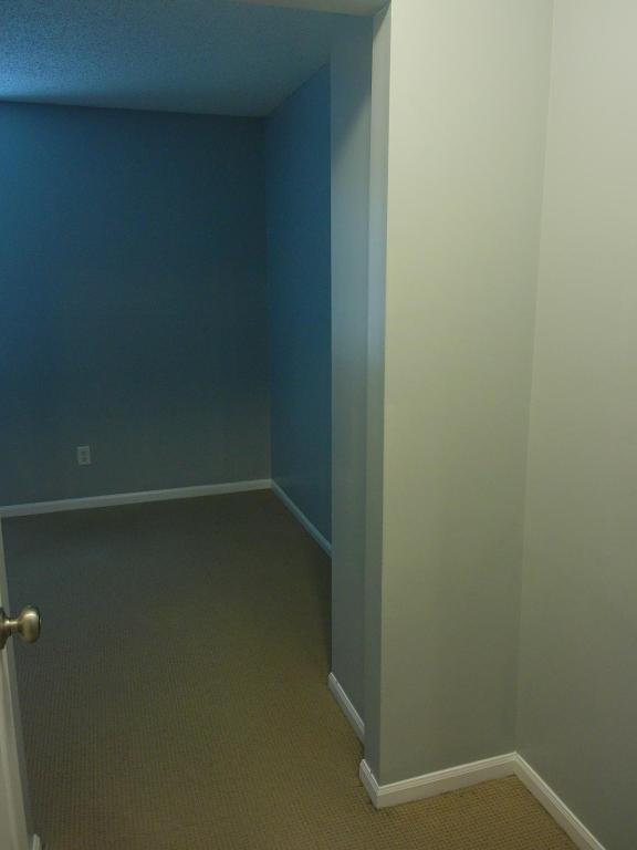 Building Photo - 909 W 41st Pl