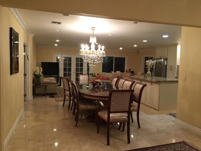 Building Photo - 509 26th St