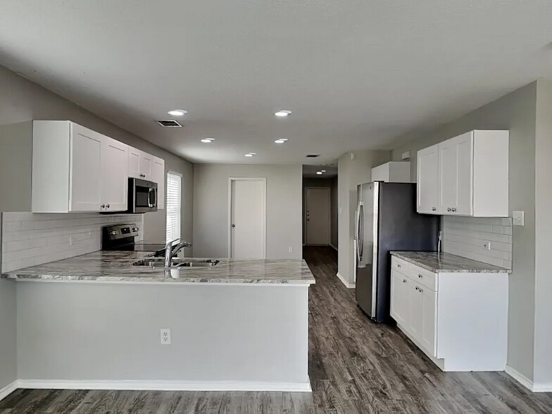 Building Photo - 4837 Waterford Dr