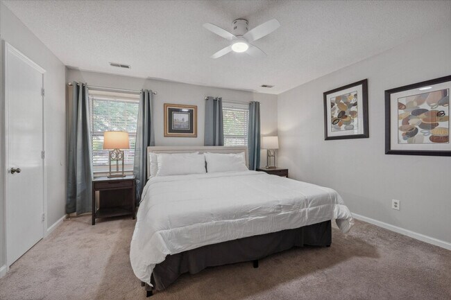 Building Photo - 107 Barbary Ct