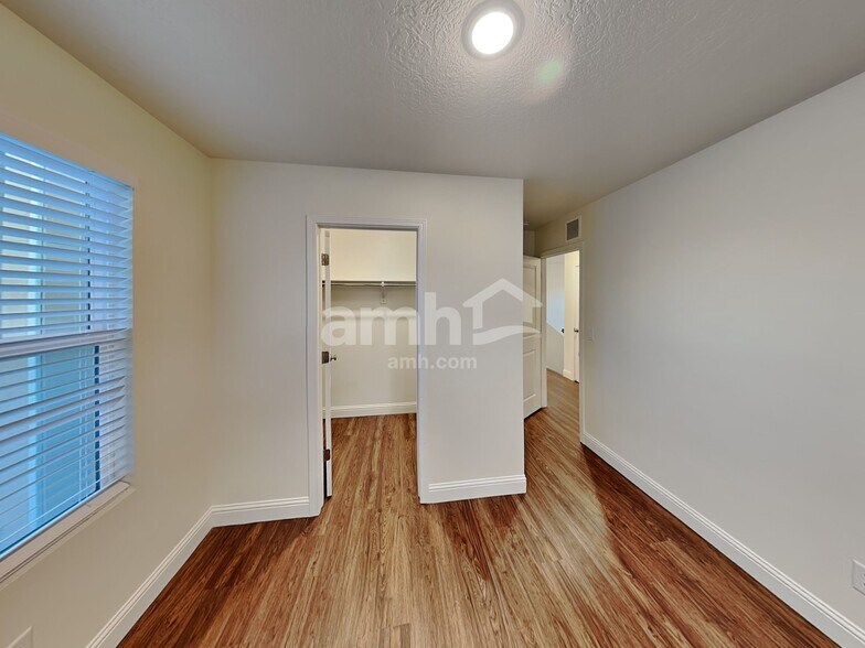 Building Photo - 6094 S Jordan Pkwy W