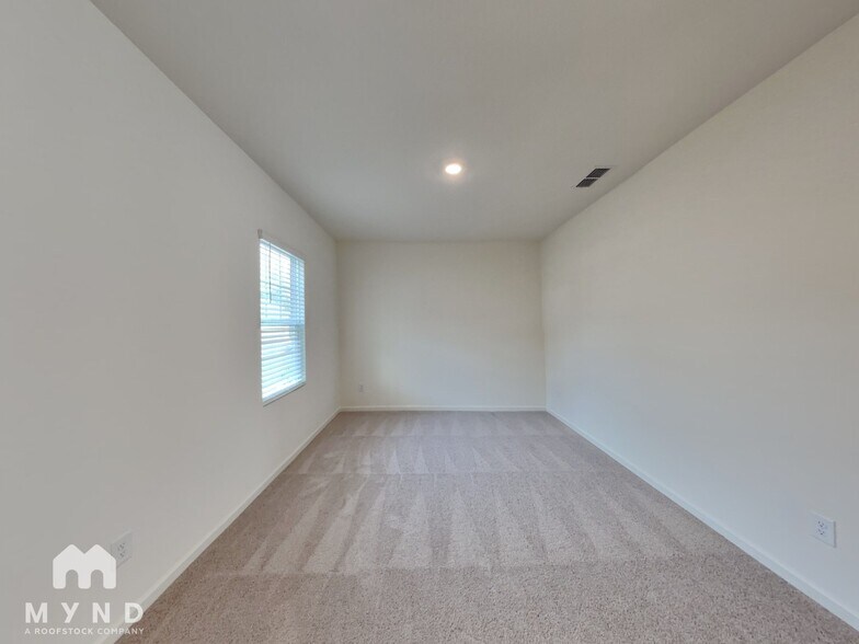 Building Photo - 424 Cottontail Ln